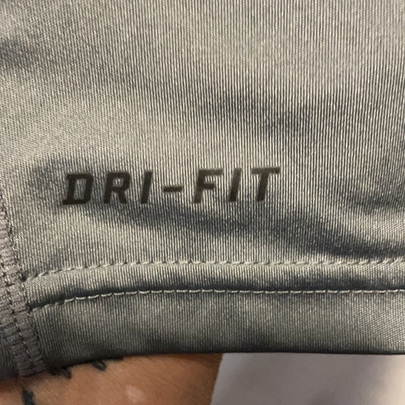 Nike LiveStrong Grey Sz.Sm. - Picture 11 of 14